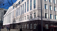 Здание Главной проходной ГМЗ "Обуховский завод" (вентфасад 1-го этажа из плит гранита и потолки входных групп) — фото 1